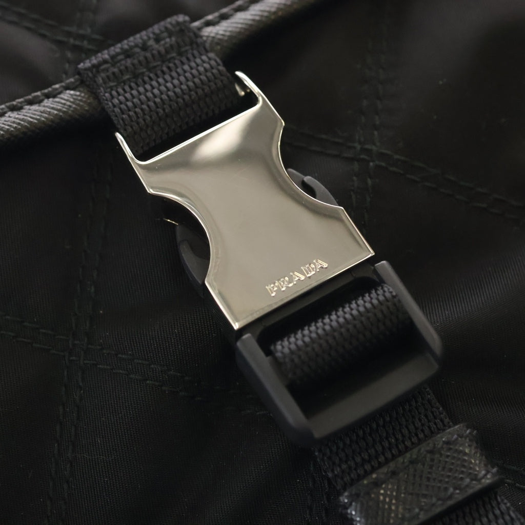 PRADA(プラダ) キルティング ナイロン トライアングルロゴプレート メッセンジャー ショルダーバッグ シルバー金具 ブラック 2VD768