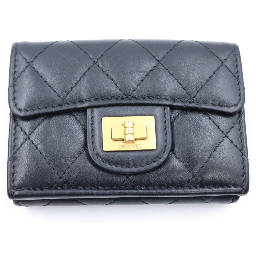 CHANEL(シャネル) シャネル マトラッセ コンパクトウォレット 三つ折り財布 コインケース ブラック ラムスキン A70325 ゴールド金具 レディース