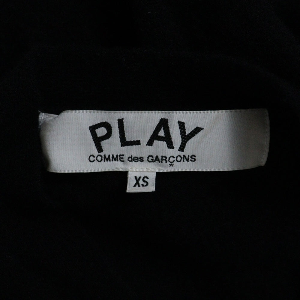 PLAY COMME des GARCONS(プレイコムデギャルソン) ロゴラウンドネックニット カーディガン ブラック×レッド XS AX-N008
