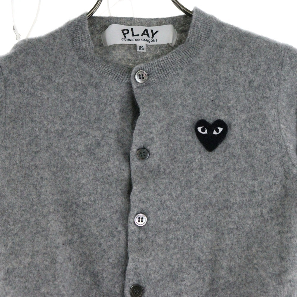 PLAY COMME des GARCONS(プレイコムデギャルソン) ロゴラウンドネックニット カーディガン グレー×ブラック XS AX-N023