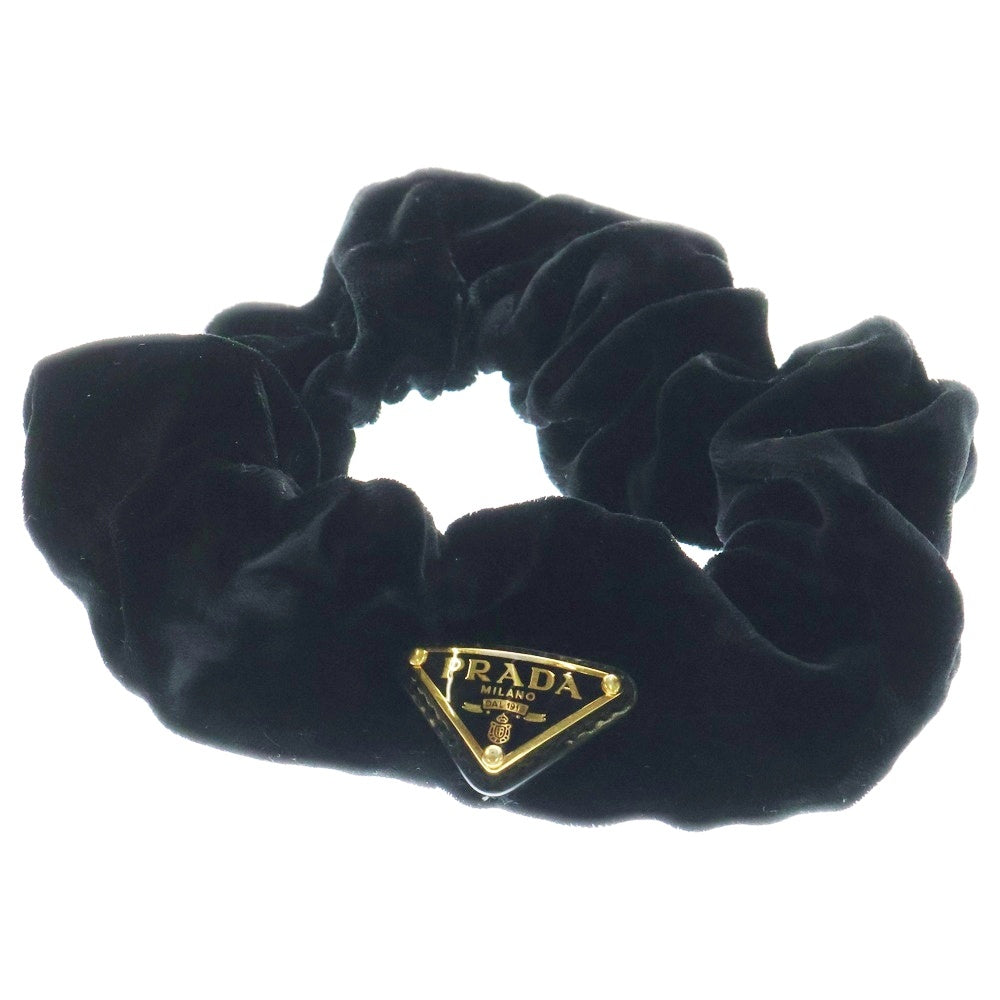 PRADA(プラダ) シュシュ トライアングルロゴ ブラック ベロア ヘアアクセサリー 1IF015 レディース