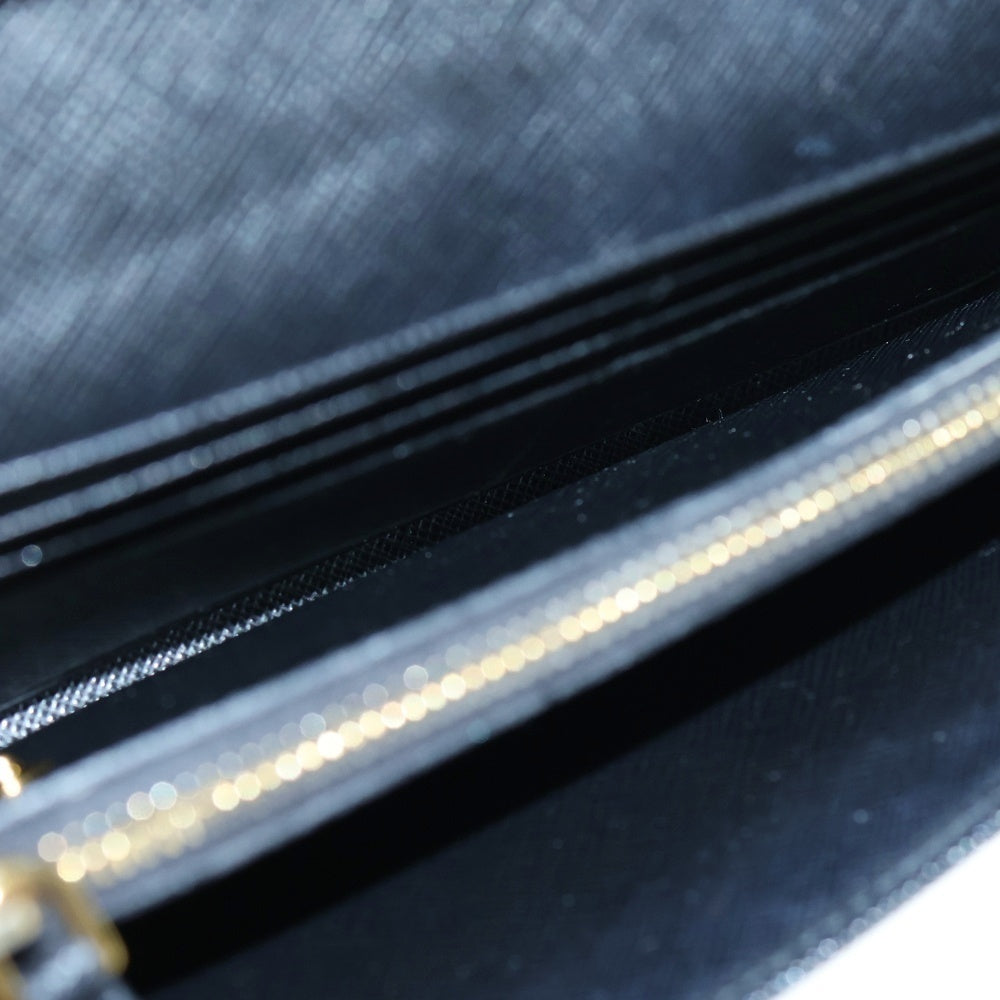 PRADA(プラダ) サフィアーノレザー ロゴプレート ロングウォレット 二つ折り長財布 ゴールド金具 ブラック 1MH132