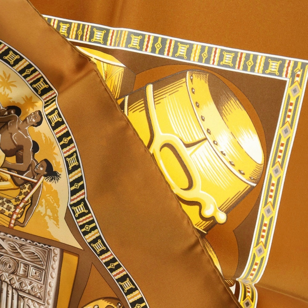 HERMES(エルメス) カレ 90 Au son du Tam-tam シルクスカーフ ブラウン レディース