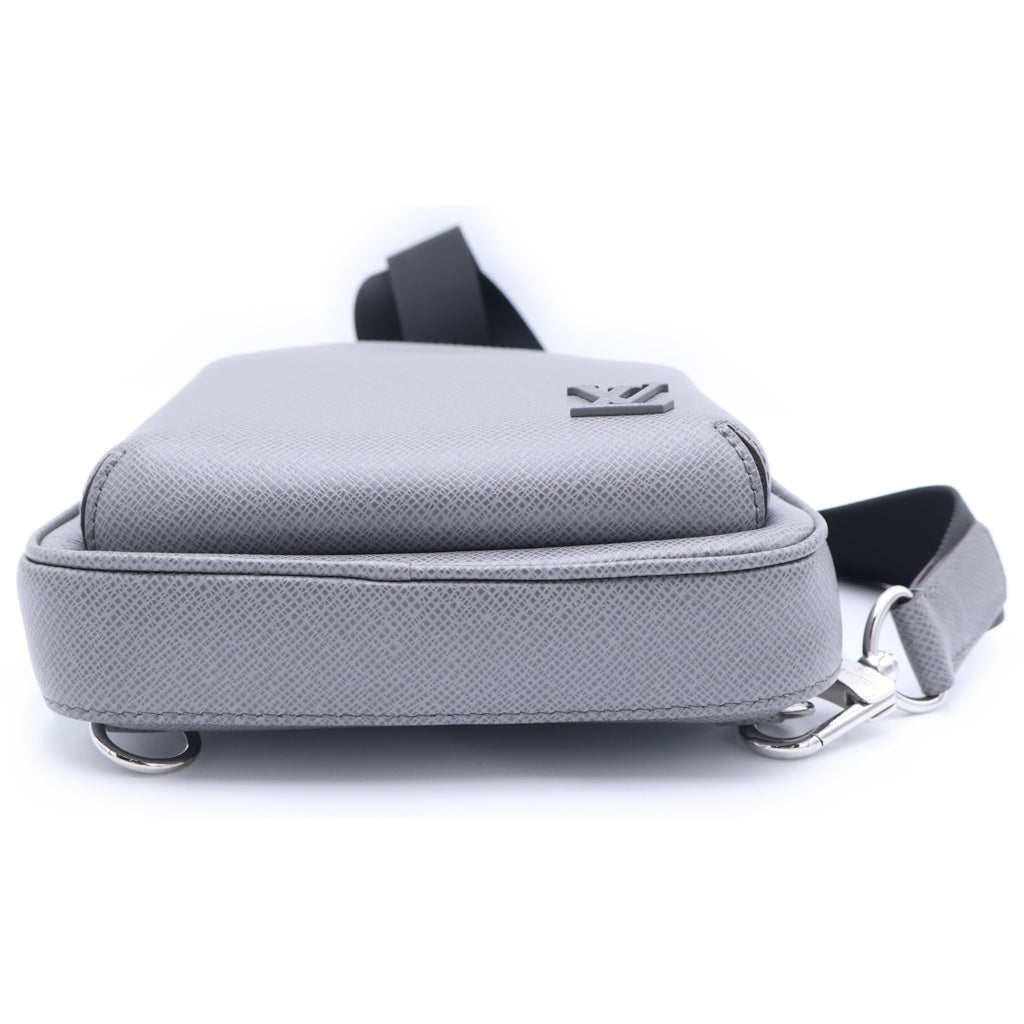 LOUIS VUITTON(ルイヴィトン) タイガ アヴェニュー レザー ボディ ショルダーバッグ グレー M30801 ICタイプ