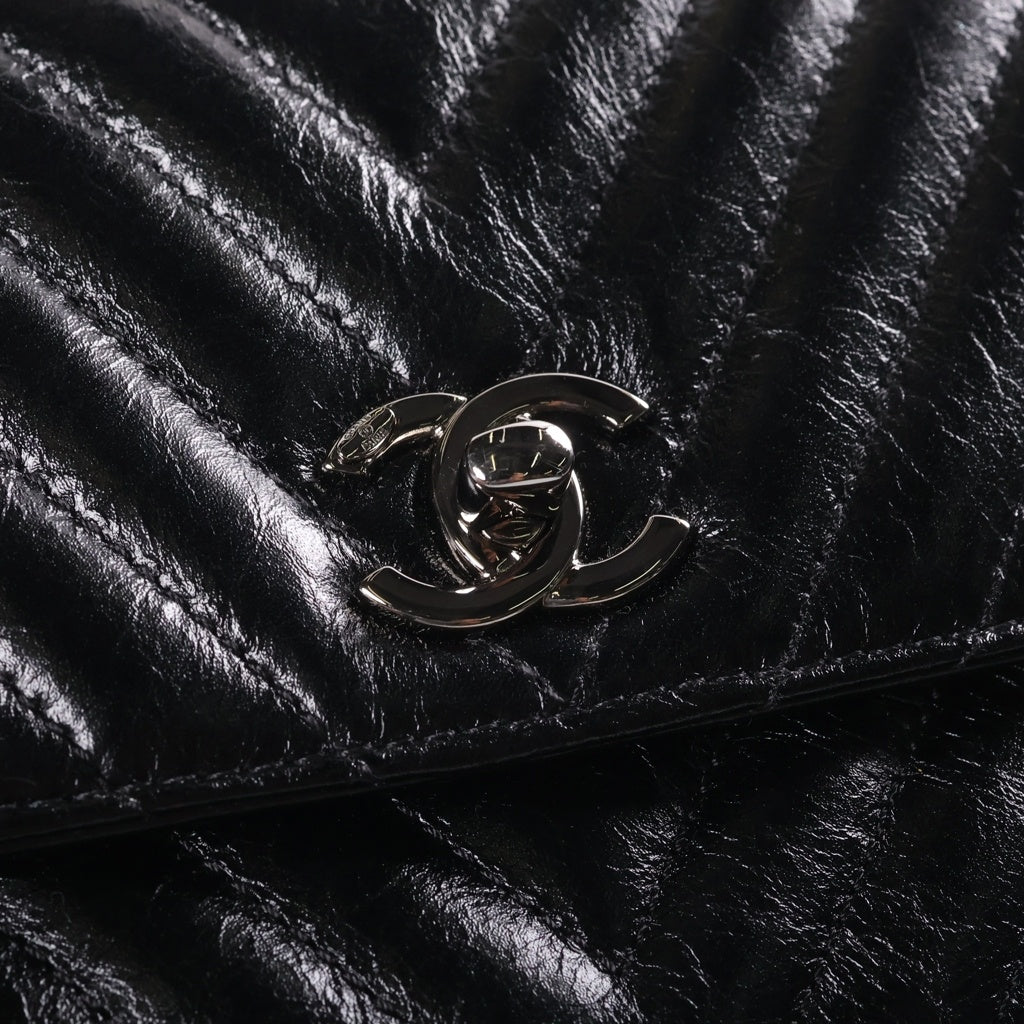 CHANEL(シャネル) シェブロン ココハンドル24 2WAYハンドバッグ ショルダーバッグ ミニバッグ ブラック シャイニーカーフスキン A92990 シリアルプレート ガンメタ金具 レディース