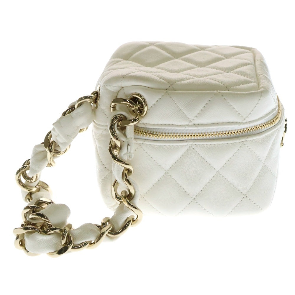 CHANEL(シャネル) マトラッセ ミニバニティ チェーン ハンドバッグ ホワイト ラムスキン ゴールド金具