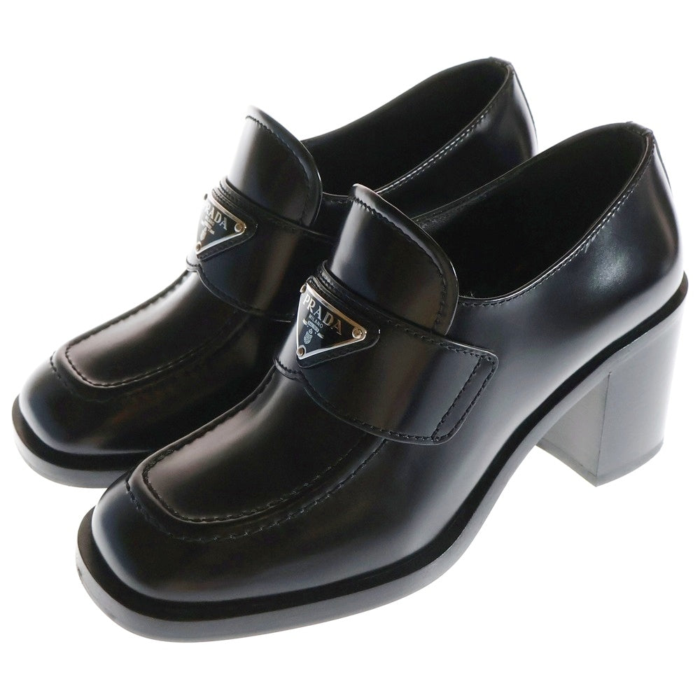 PRADA(プラダ) トライアングルプレートロゴ チョコレート レザー ヒール ローファー ブラック ブラック 三角ロゴ