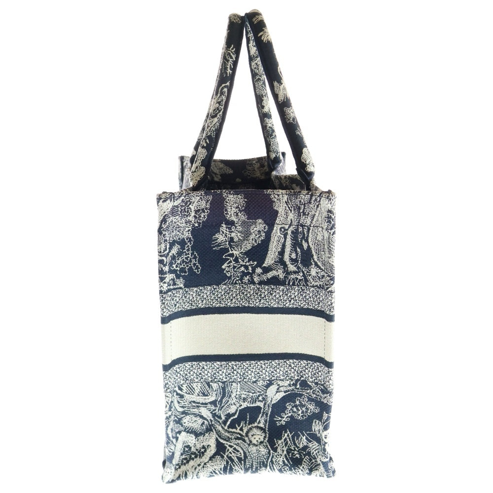 Christian Dior(クリスチャンディオール) BOOK TOTE ブックトート ミディアム トワルドゥジュイエンブロダイアリー 総柄ハンドバッグ ネイビー/ホワイト レディース