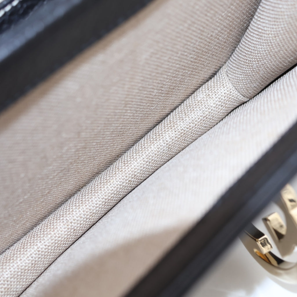 GUCCI(グッチ) インターロッキングG ショルダーバッグ チェーンバッグ ブラック レザー 510304 ゴールド金具 レディース