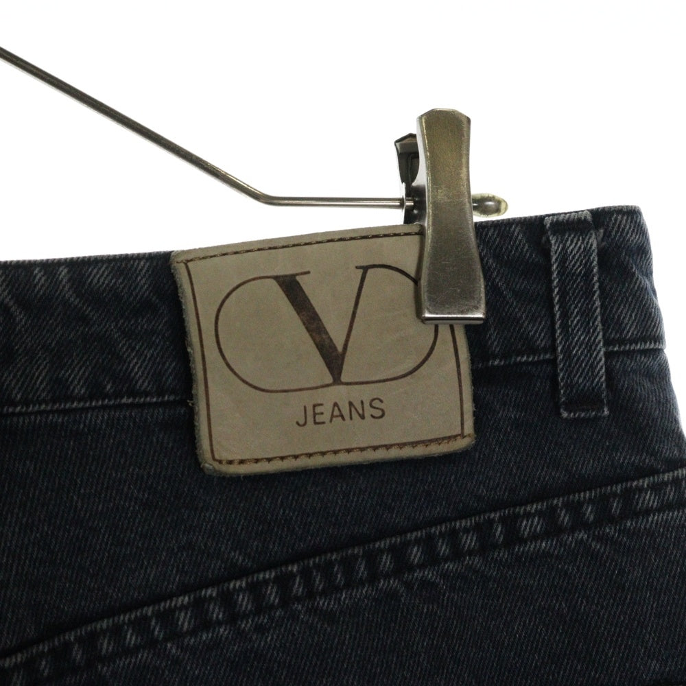 VALENTINO(ヴァレンティノ) Vロゴ レザーパッチ テーパードデニムパンツ ジーンズ インディゴ