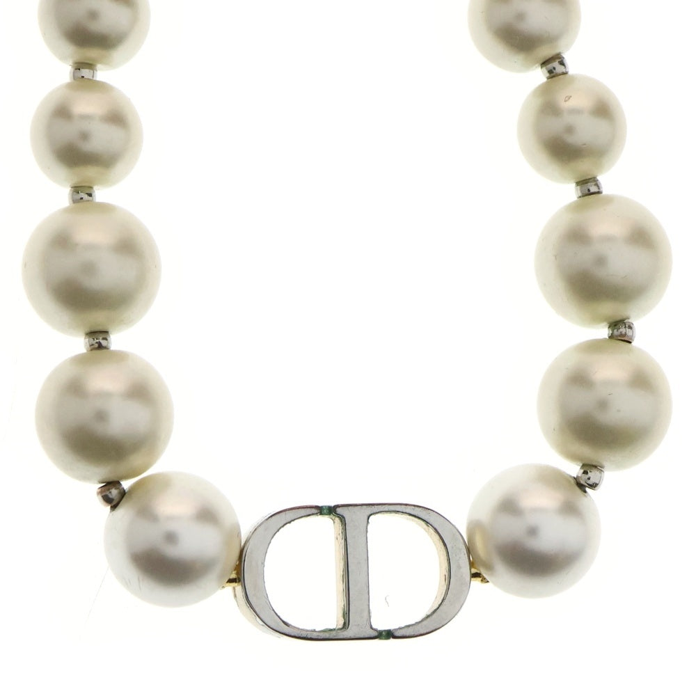 Christian Dior(クリスチャンディオール) 30モンテーニュ CDロゴプレート フェイクパール チョーカー ネックレス ゴールド/ホワイト レディース