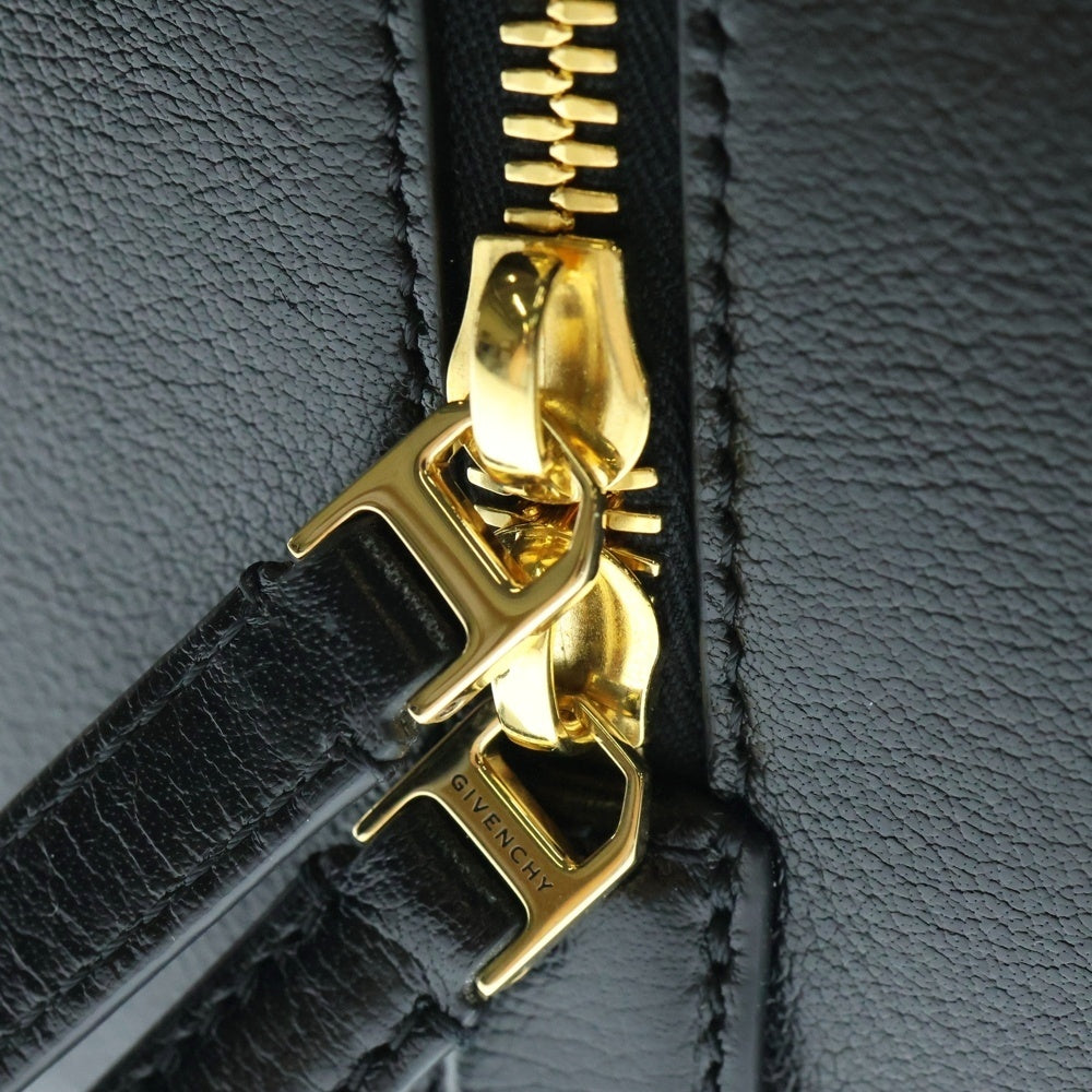 GIVENCHY(ジバンシィ) アンティゴナ キューブ ナノ ハンドバッグ ブラック レザー