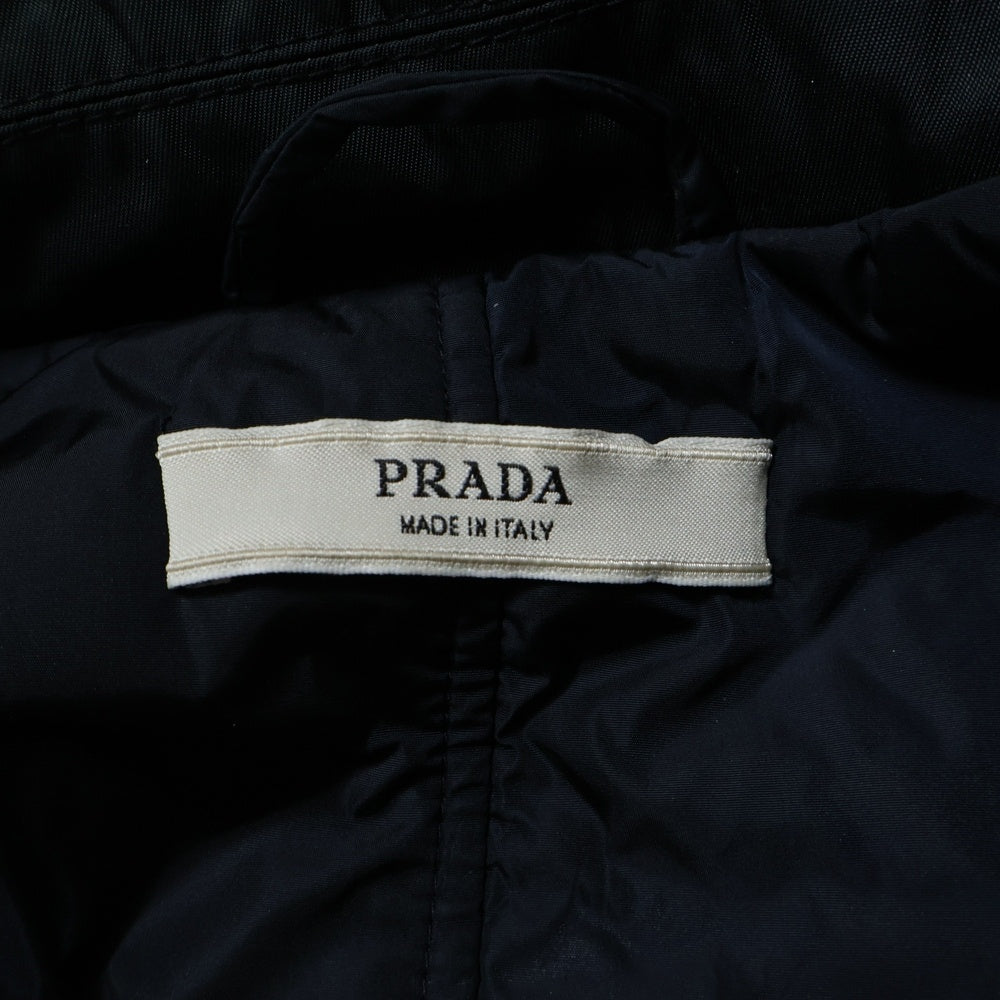 PRADA(プラダ) ロゴプレート バックル サフィアーノレザー ベルト ナイロン 中綿 ステンカラーコート ブラック 24V3770