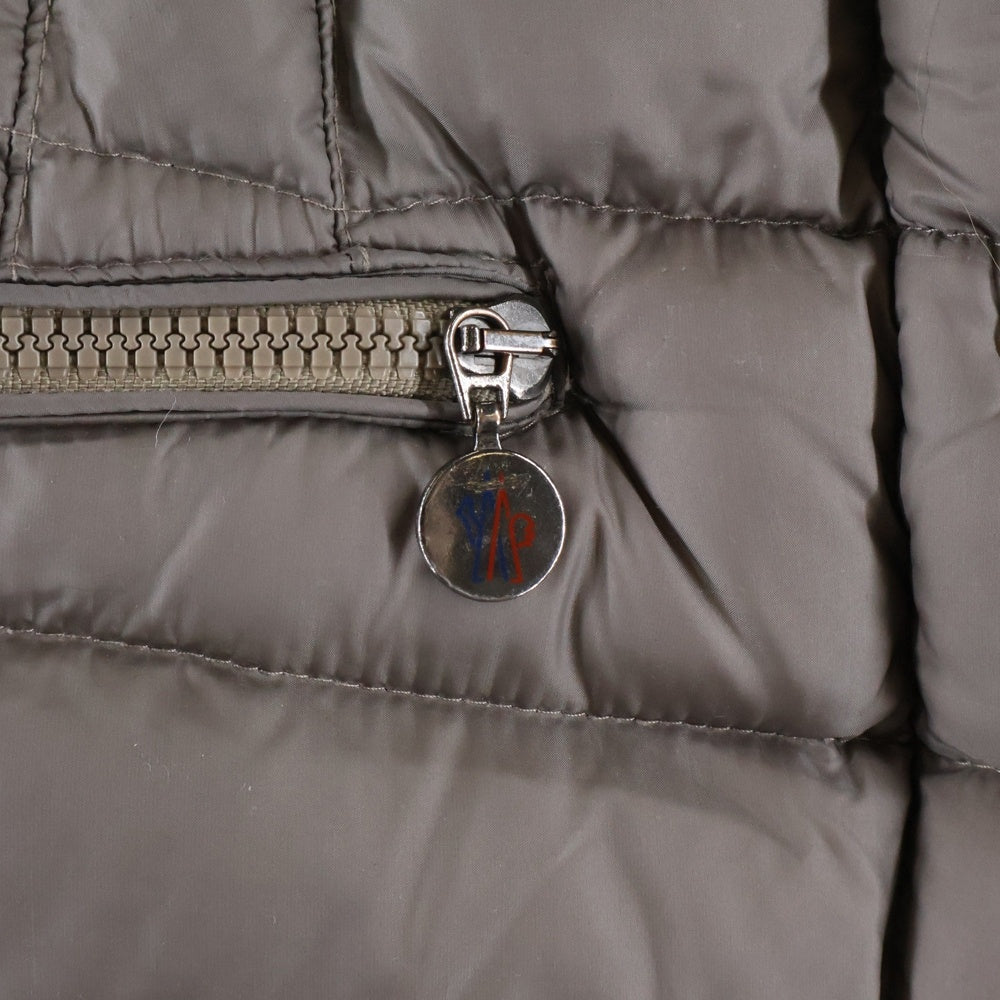 MONCLER(モンクレール) HERMINE エルミンヌ ワッペンロゴ フーデッド ジップアップ ダウン ロング ジャケット コート ブラウン レディース 220934995705 53048