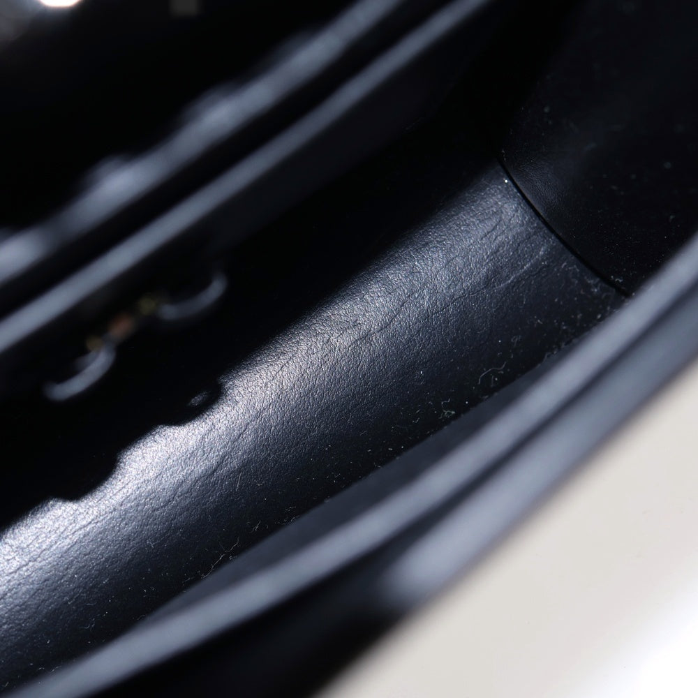 FERRAGAMO(フェラガモ) ヴァラ リボン ロゴプレート レザー ラメグリッター チェーン ショルダーバッグ シルバー金具 ピンク レディース