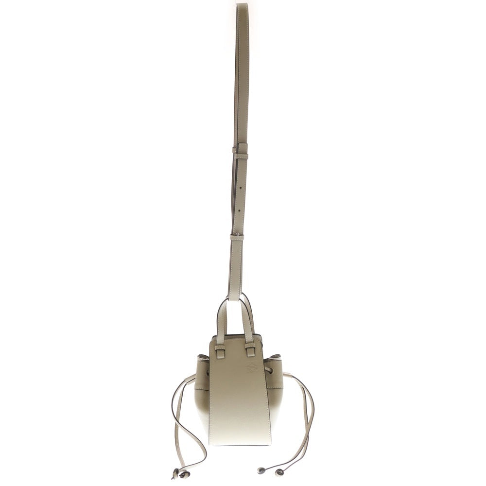 LOEWE(ロエベ) ハンモック アナグラムロゴ ドローストリング レザー ミニ 2WAY ハンド ショルダーバッグ シルバー金具 ベージュ A538V07X15 レディース