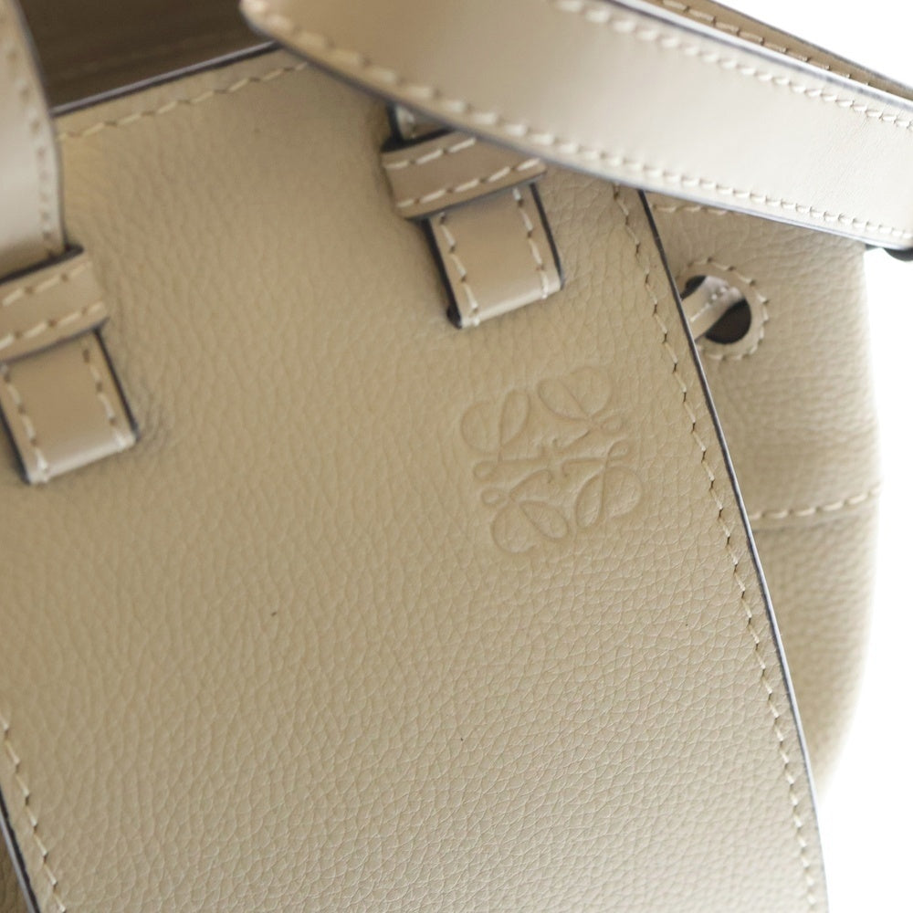 LOEWE(ロエベ) ハンモック アナグラムロゴ ドローストリング レザー ミニ 2WAY ハンド ショルダーバッグ シルバー金具 ベージュ A538V07X15 レディース