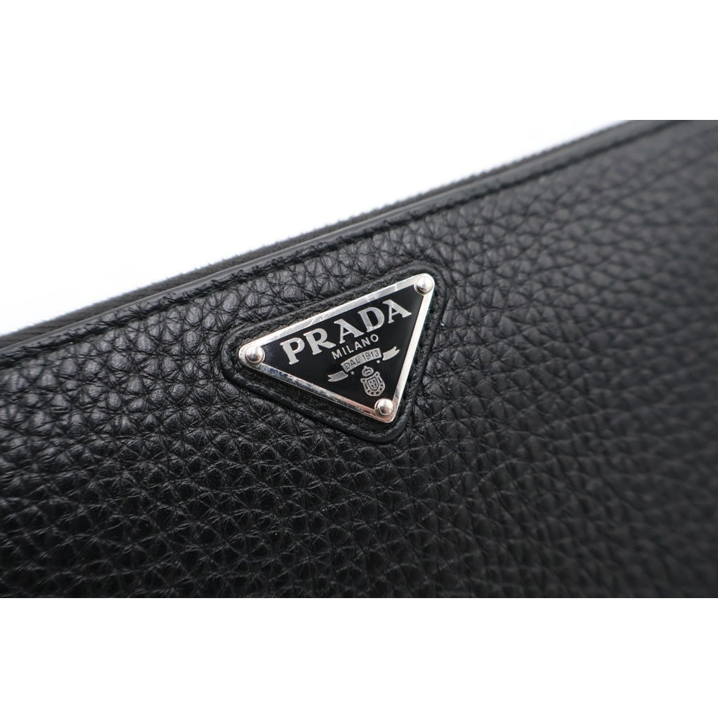 PRADA(プラダ) トライアングルロゴプレート レザー ラウンドファスナー ロングウォレット 長財布 シルバー金具 ブラック 2ML317