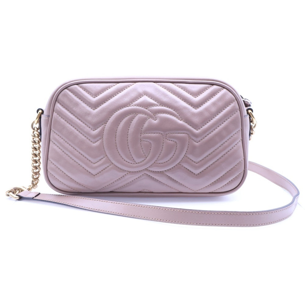 GUCCI(グッチ) GGマーモント ロゴプレート キルティング レザー チェーン ショルダーバッグ ゴールド金具 ピンクベージュ 447632