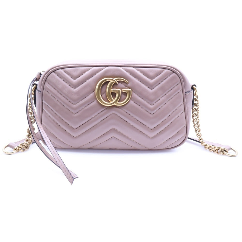 GUCCI(グッチ) GGマーモント ロゴプレート キルティング レザー チェーン ショルダーバッグ ゴールド金具 ピンクベージュ 447632