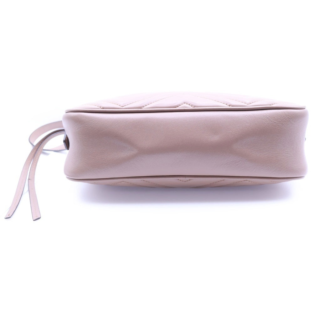 GUCCI(グッチ) GGマーモント ロゴプレート キルティング レザー チェーン ショルダーバッグ ゴールド金具 ピンクベージュ 447632