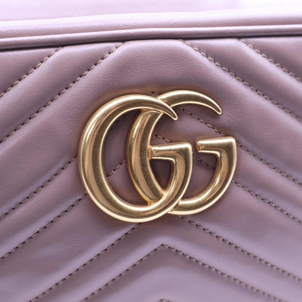 GUCCI(グッチ) GGマーモント ロゴプレート キルティング レザー チェーン ショルダーバッグ ゴールド金具 ピンクベージュ 447632