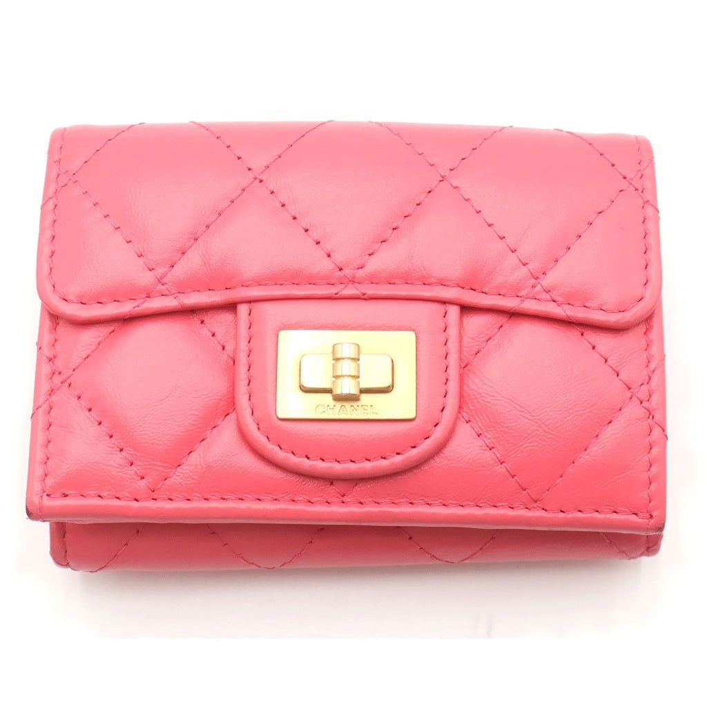 CHANEL(シャネル) マトラッセ 2.55 スモール ラムスキン フラップウォレット コンパクトウォレット 三つ折り財布 ピンク A70325 レディース