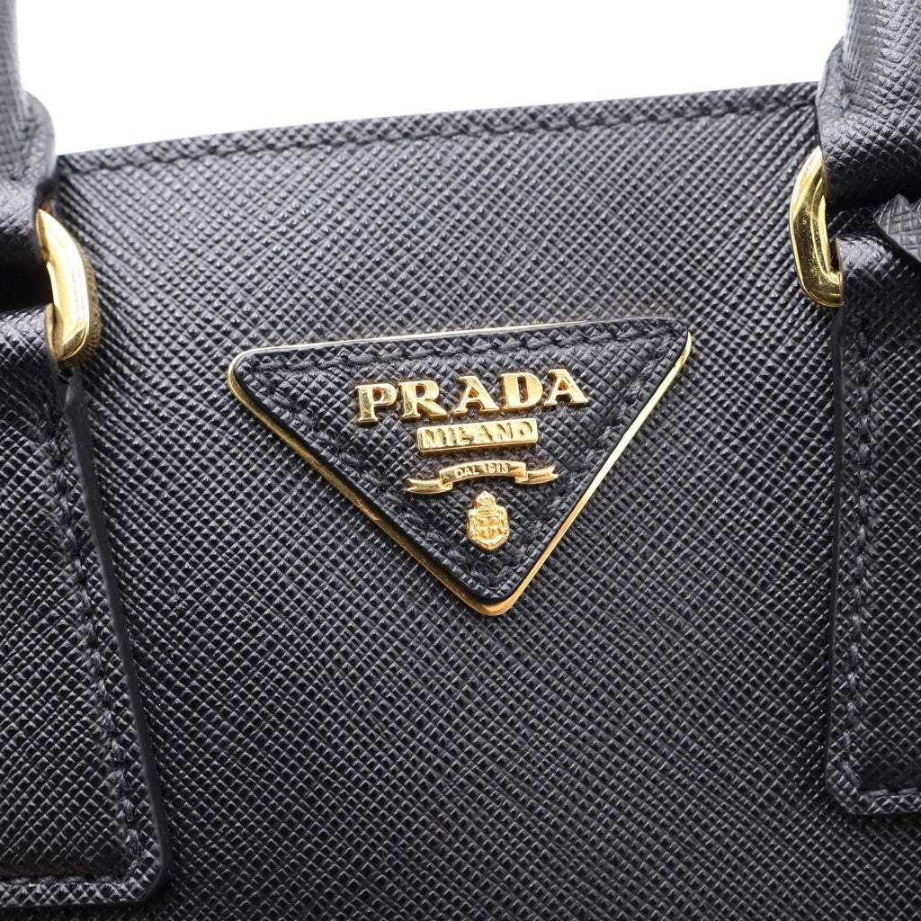 PRADA(プラダ) トライアングルロゴ 2WAYショルダーバッグ ミニハンドバッグ ブラック サフィアーノ レザー 1BA358 ゴールド金具 レディース