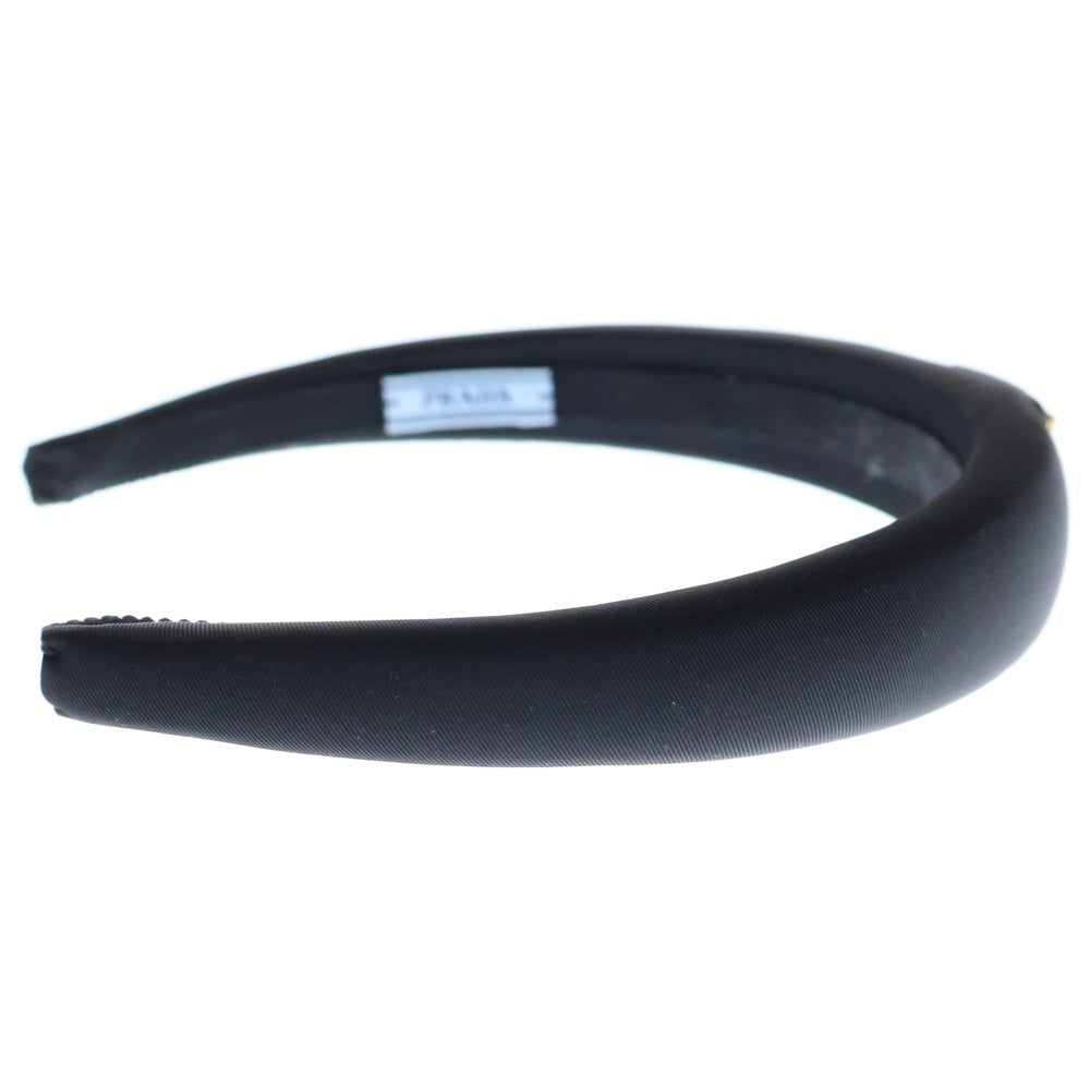 PRADA(プラダ) カチューシャ ヘッドバンド ヘアバンド 三角ロゴ トライアングルプレート ブラック×ゴールド ナイロン 1IH020