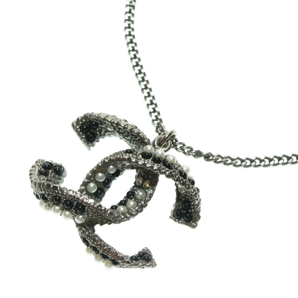 CHANEL(シャネル) ココマーク ラインストーン付ペンダントネックレス ガンメタリック シルバー