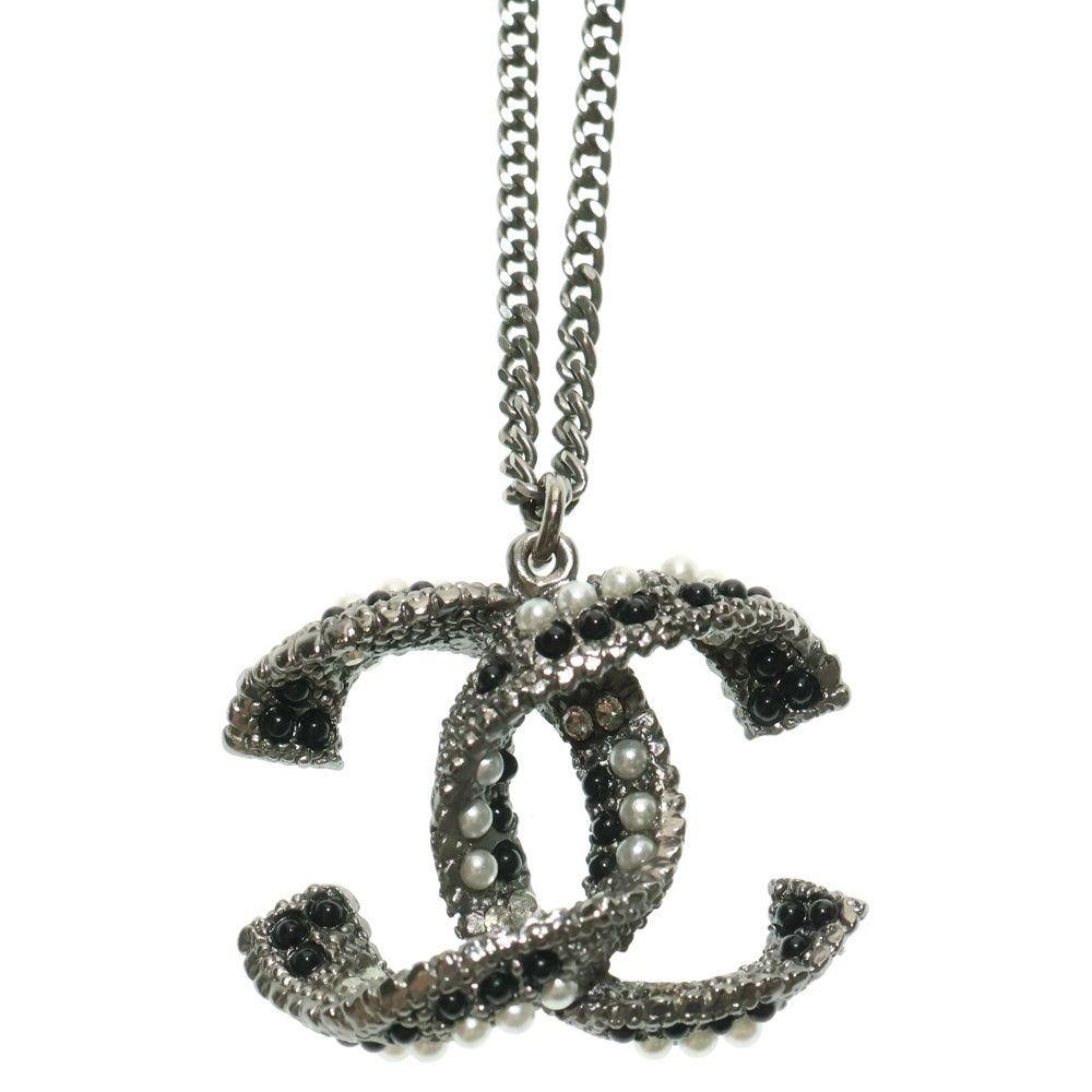 CHANEL(シャネル) ココマーク ラインストーン付ペンダントネックレス ガンメタリック シルバー