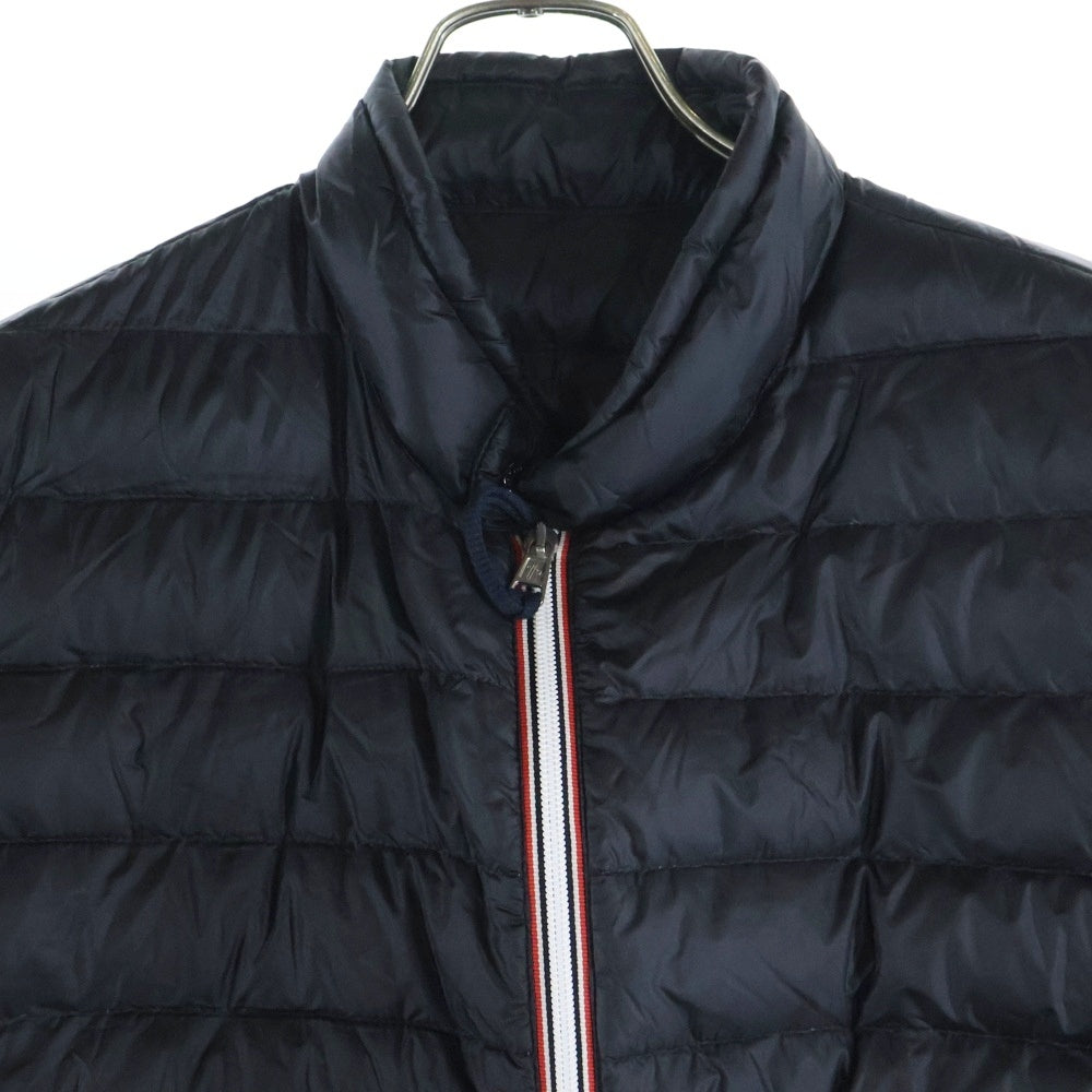 MONCLER(モンクレール) RIGEL リゲル ワッペンロゴ ジップアップ ライトダウン ジャケット ブラック 310914132899 53279