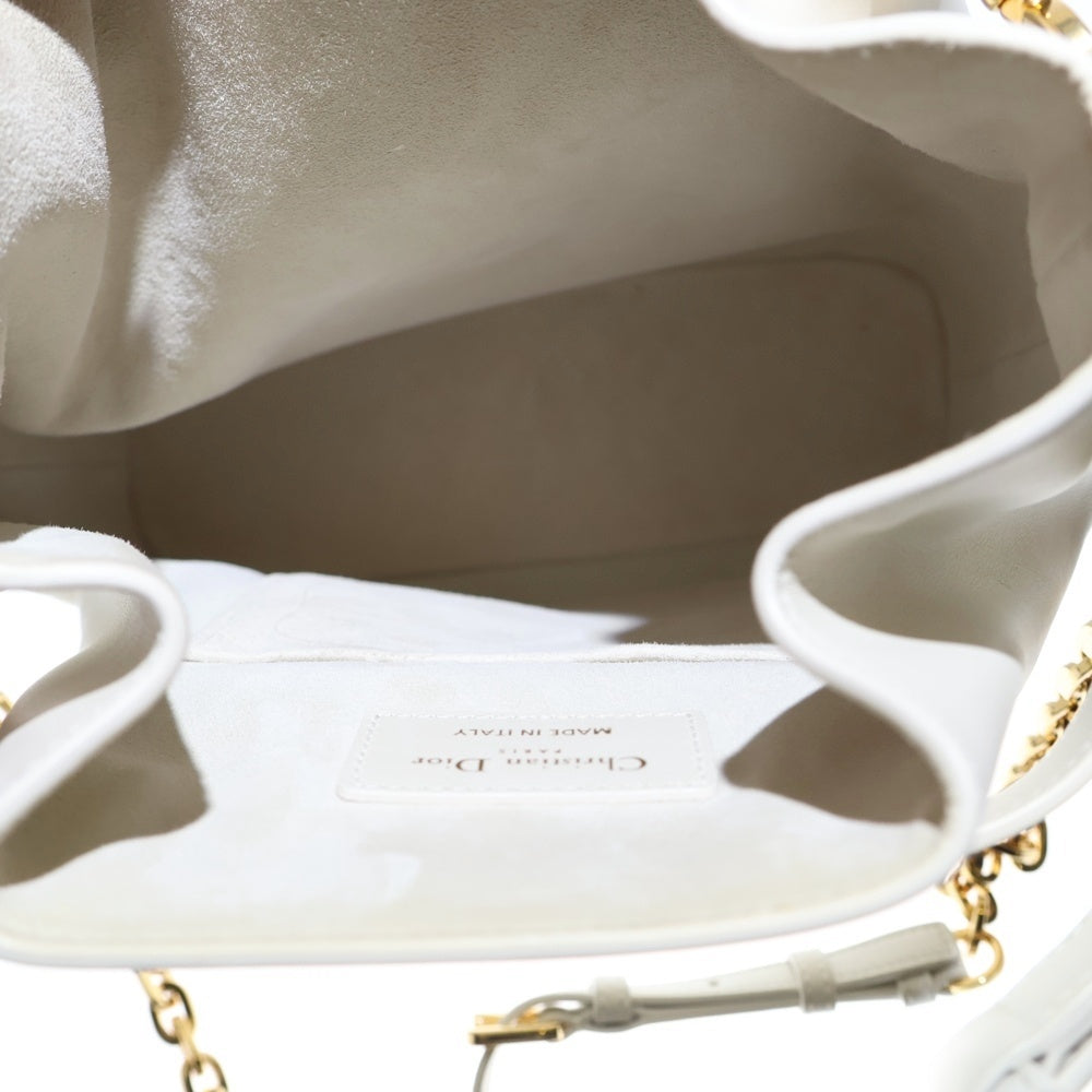 Christian Dior(クリスチャンディオール) CDロゴ ハンドバッグ チェーンバッグ 巾着ショルダーバッグ ミディアム ホワイト×ゴールド レザー M2271UBHA