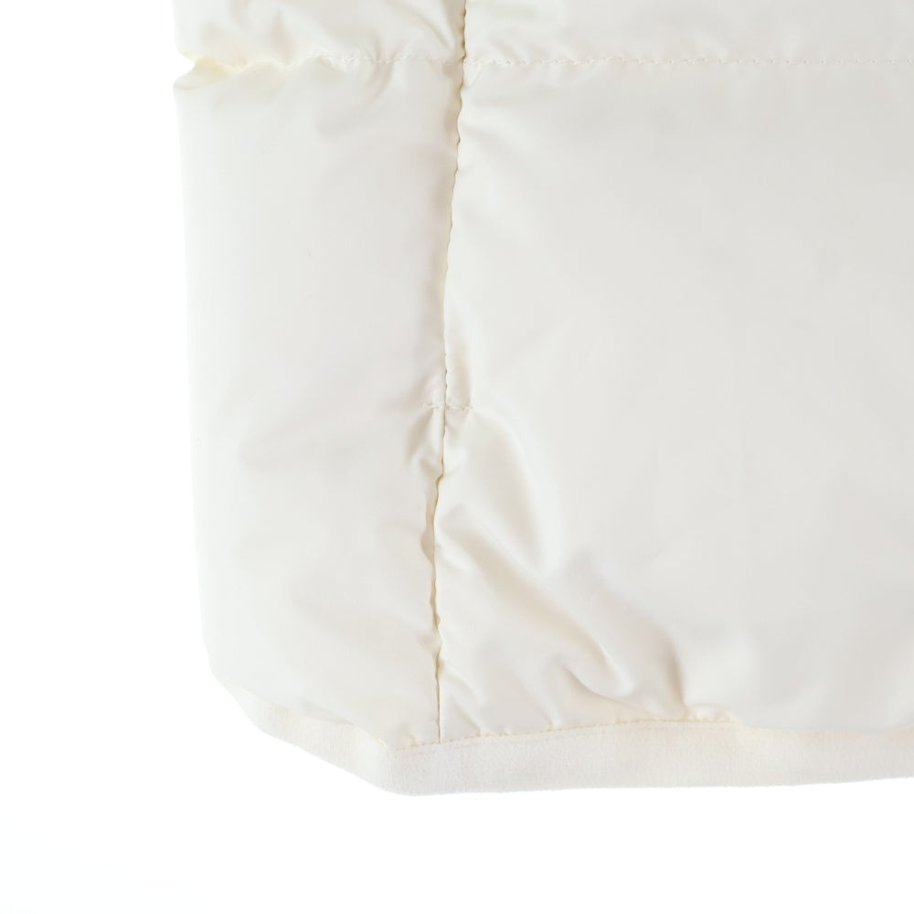 MONCLER(モンクレール) 24AW BADIA バディーア ワッペンロゴ スタンドカラー スナップボタン ダウンベスト ホワイト J20931A00008 54A81