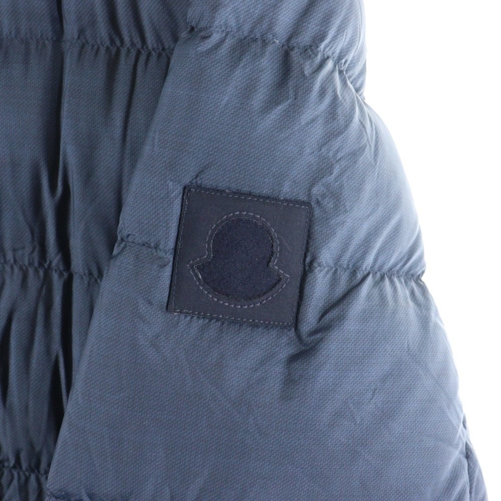 MONCLER GAMME BLEU(モンクレール・ガム・ブルー) GIUBBINO カットアウト ワッペンロゴ スナップボタン ダウン シャツ ジャケット 423914034083 63367