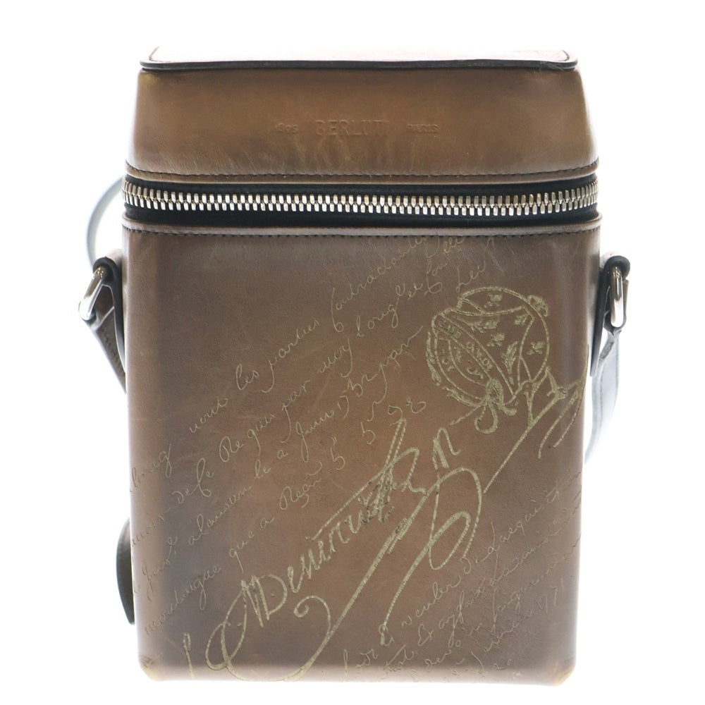 Berluti(ベルルッティ) カリグラフィー スクリットスワイプ ショルダーバッグ ミニバッグ フォンショルダー ブラウン レザー O-231003-6 シルバー金具 レディース