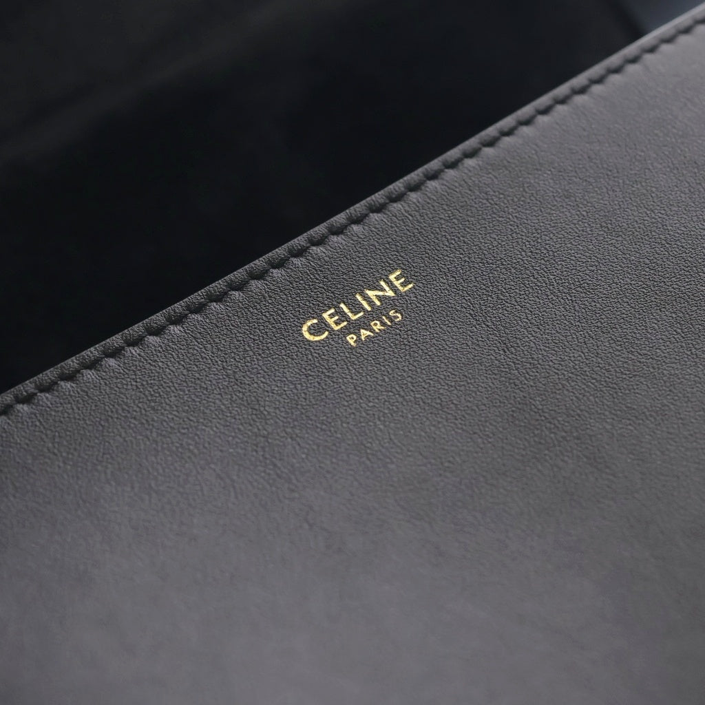 CELINE(セリーヌ) フォルコ キュイル トリオンフ カーフ ショルダーバッグ ブラック レディース