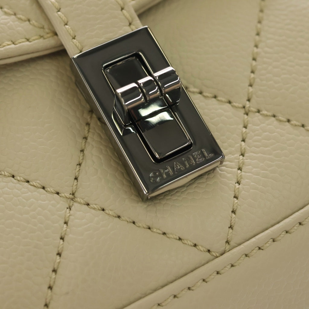 CHANEL(シャネル) 2.55 マトラッセ ワンショルダーバッグ ハンドバッグ アイボリー キャビアスキン シルバー金具 レディース