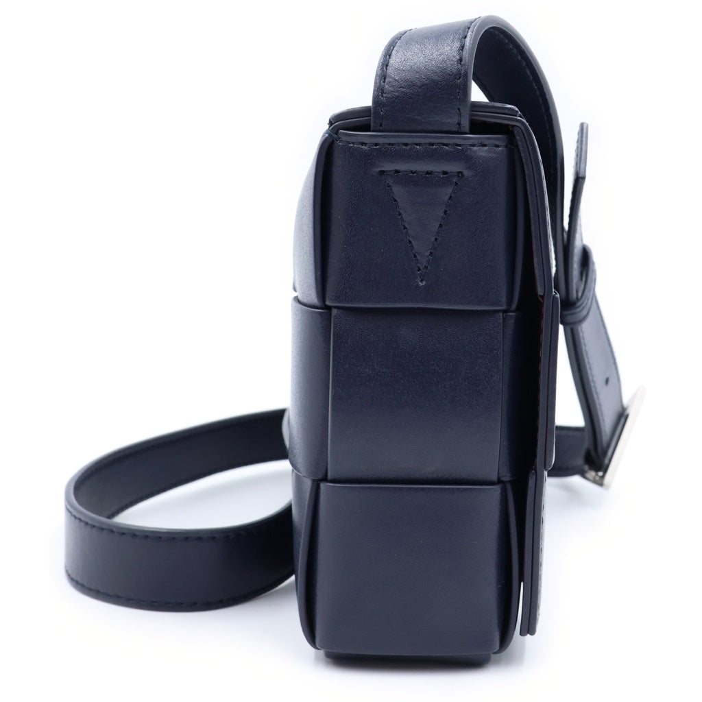 BOTTEGA VENETA(ボッテガヴェネタ) カセット マキシイントレチャート レザー ショルダーバッグ ネイビー 739351 レディース