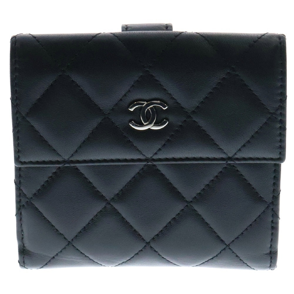 CHANEL(シャネル) マトラッセ 二つ折り財布 黒 ラムスキン シルバー金具 コンパクトウォレットA48490