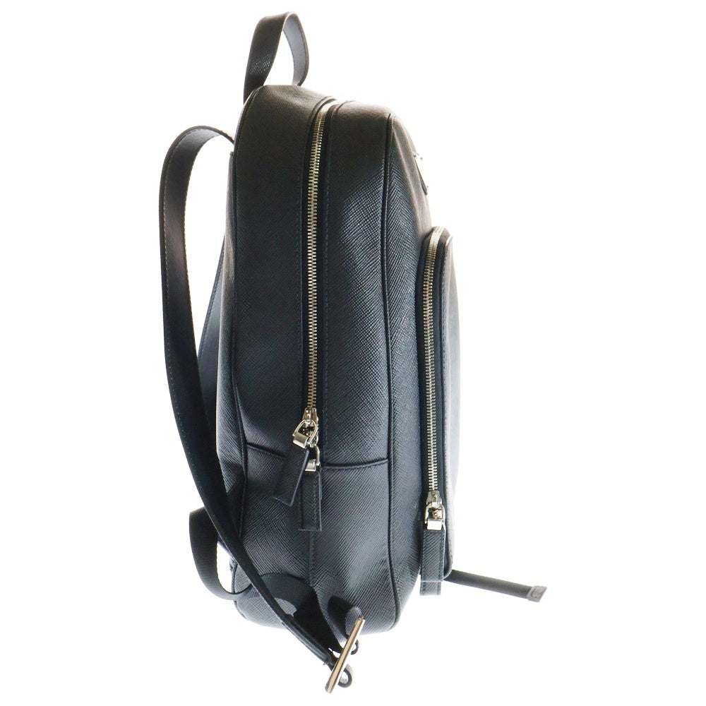 PRADA(プラダ) サフィアーノバックパック リュックサック ブラック シルバー金具 ロゴ三角プレート レザー 2VZ102