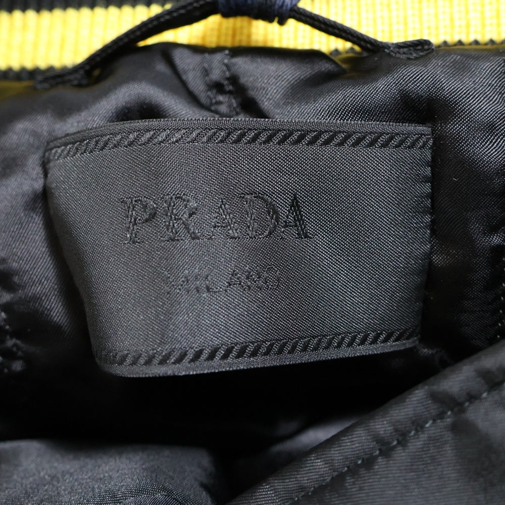 PRADA(プラダ) 24AW Re-Nylon ロゴパッチ付ナイロンボンバージャケット ブルゾン ブラック/イエロー SGC725