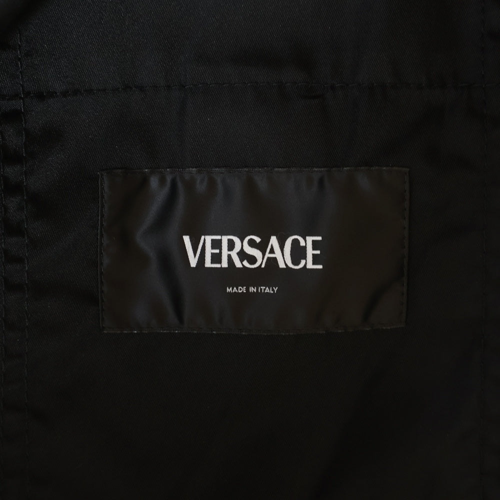 GIANNI VERSACE(ジャンニ ヴェルサーチ) メデューサチャーム ナイロン フーデッド ジップアップ ウィンドブレーカー ジャケット ブラック/ゴールド 1018851