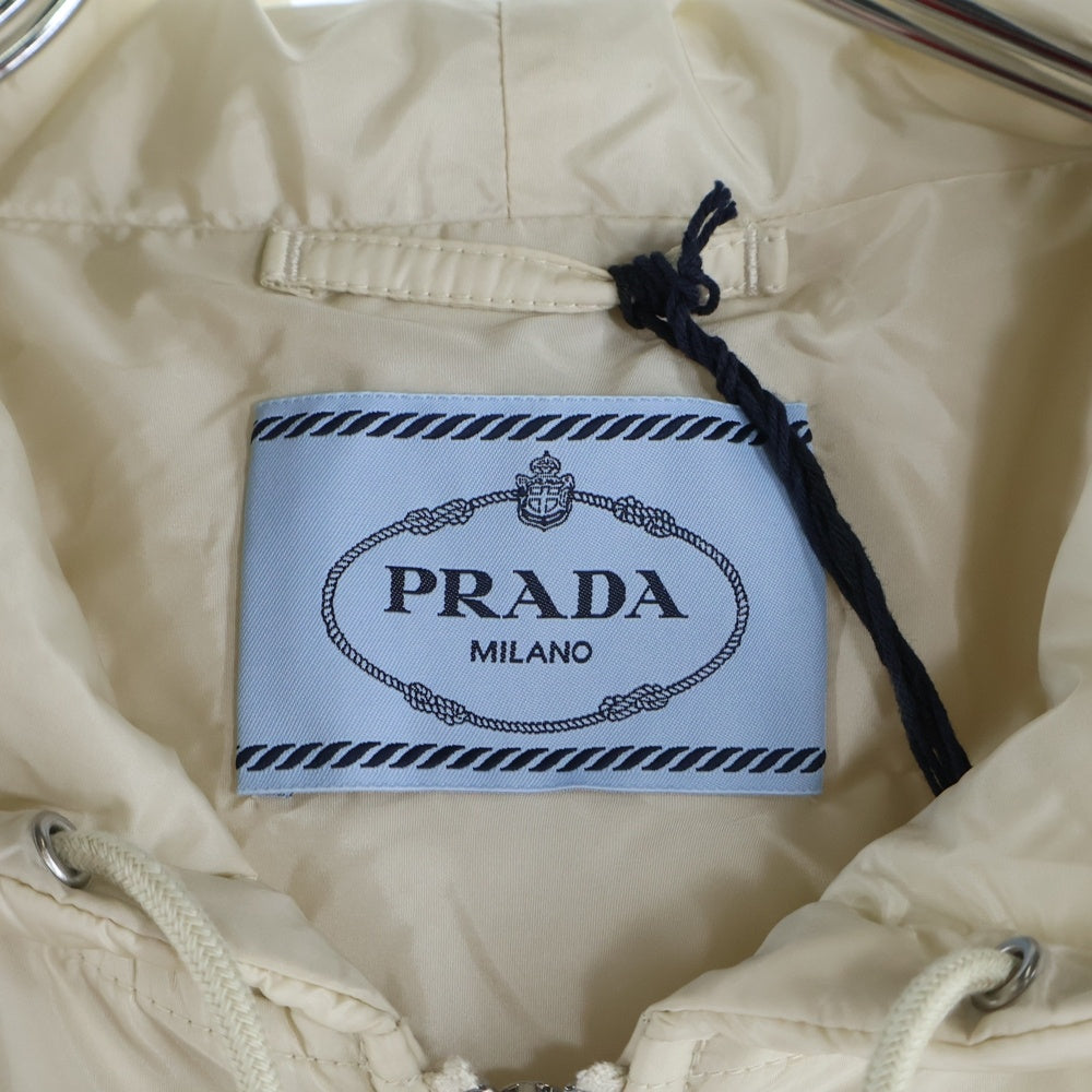 PRADA(プラダ) 24AW RE-NYLON リナイロン トライアングルロゴプレート フーデッド ジップアップ 中綿ジャケット ブルゾン アイボリー/ホワイト 292212