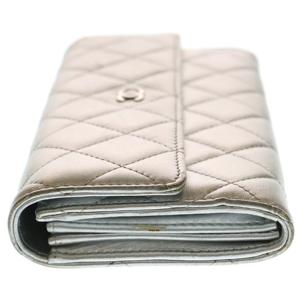 CHANEL(シャネル) マトラッセ 二つ折り長財布 ロングウォレット シルバー ラムスキン シルバー金具 レディース