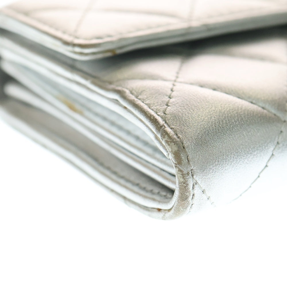 CHANEL(シャネル) マトラッセ 二つ折り長財布 ロングウォレット シルバー ラムスキン シルバー金具 レディース