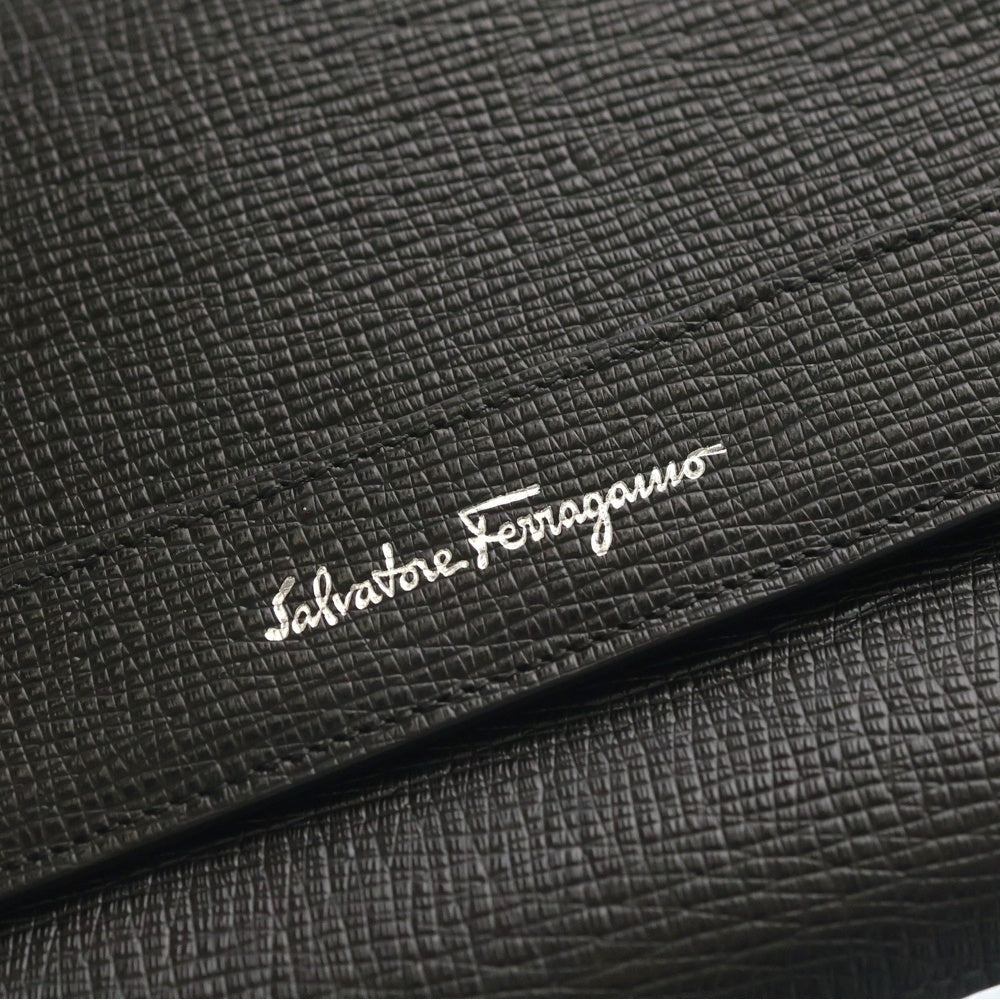 Salvatore Ferragamo(サルヴァトーレ フェラガモ) メッセンジャーバッグ ブラック レザー シルバー金具