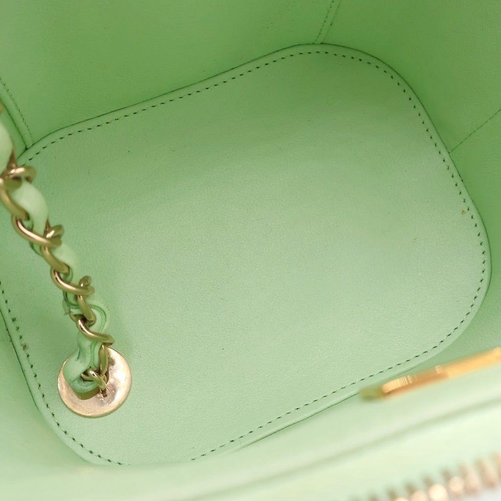 CHANEL(シャネル) マトラッセ バニティ ラムスキン レザー チェーンショルダーバッグ グリーン ゴールド金具 レディース