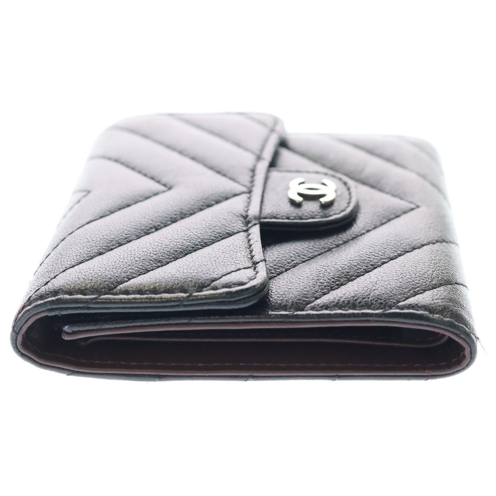CHANEL(シャネル) シェブロン コンパクトウォレット 三つ折り財布 カードケース ブラック×ボルドー ラムスキン シルバー金具 レディース