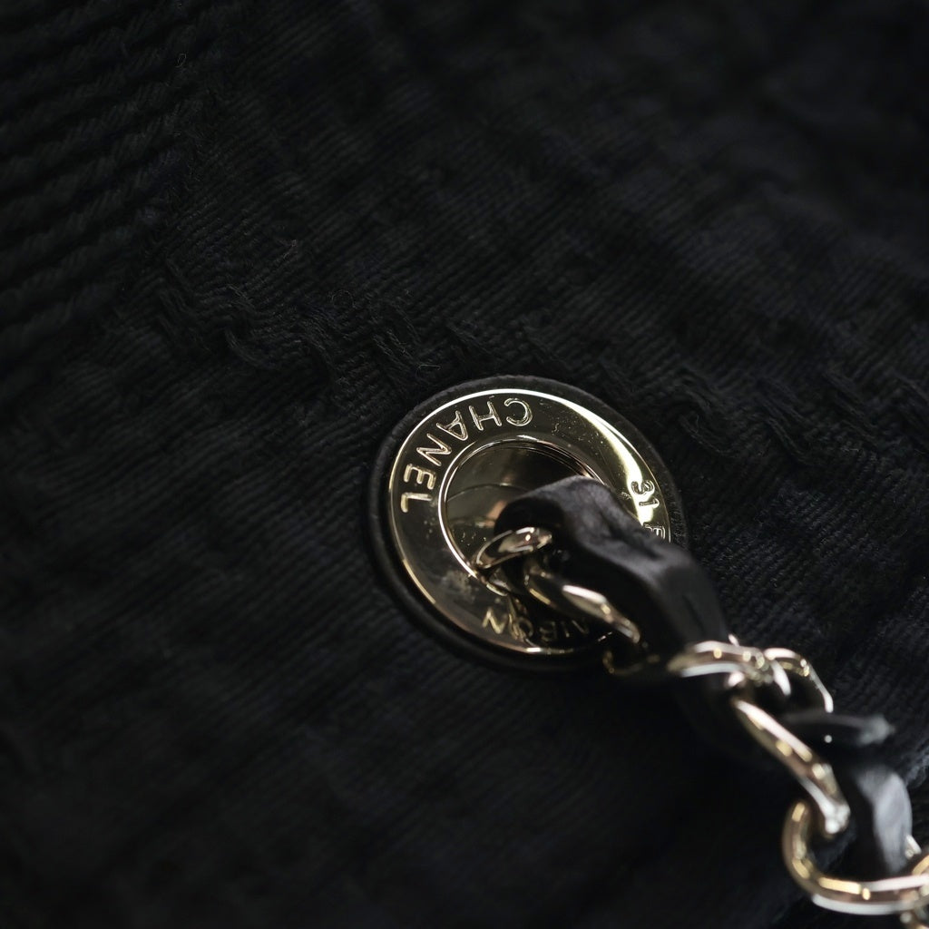CHANEL(シャネル) ドーヴィル ラージ チェーントートバッグ ブラック キャンバス シルバー金具 A57180 30番台 レディース